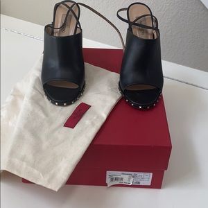 VALENTINO HEEL SANDALS 😍